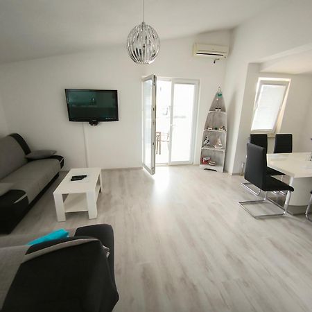 Rooms & Apartments Ana 2 Zara Esterno foto